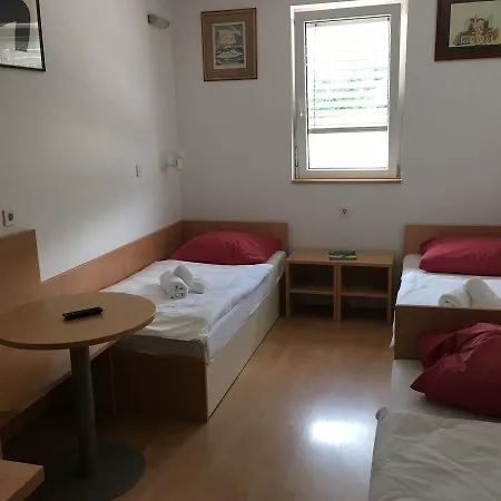 Galaksija Hotel 3*
