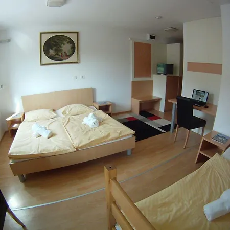 Galaksija Hotel 3*