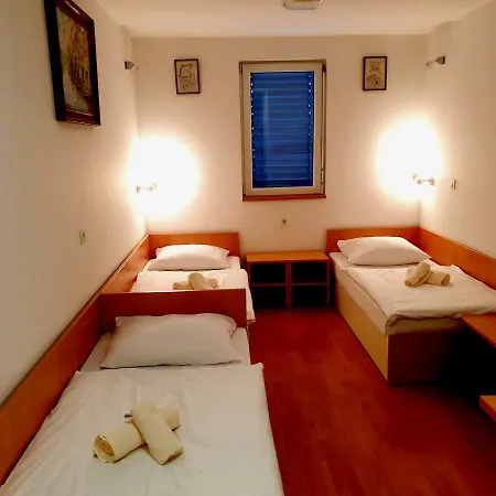 Galaksija Hotel 3*